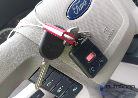 2011 Ford Escape Xls z USA, uszkodzony, nr VIN 1FMCU0C76BKB35951